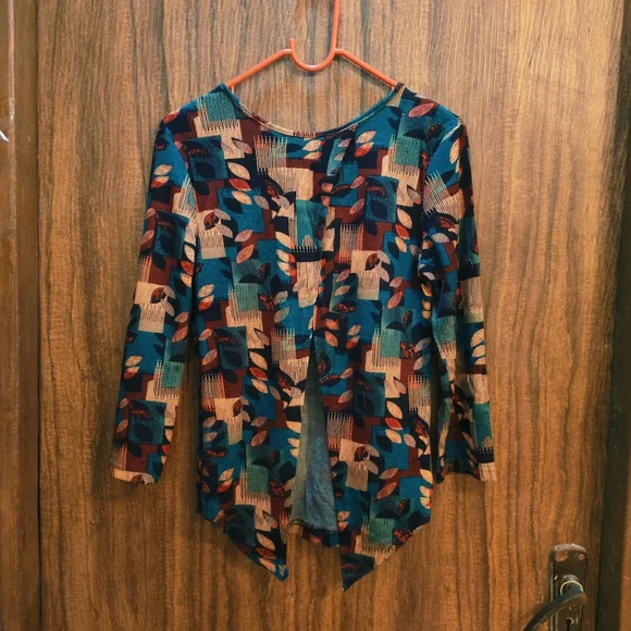 Premium quality two in one shrug cum top - Picture 3 of 6